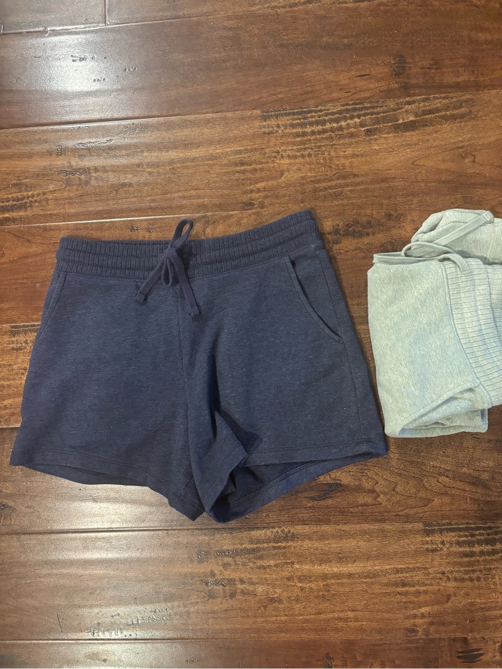 Natural Reflections Navy and Sage Drawstring Pull-On Athletic Shorts small 2 pr